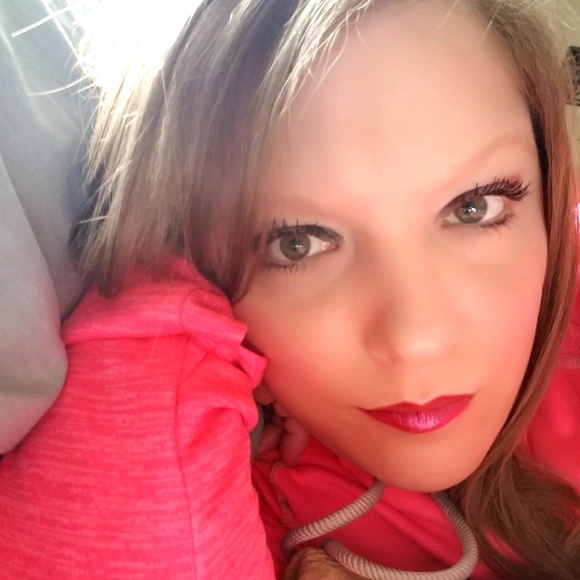 Meet your Posher, Shelly - Picture 1 of 1